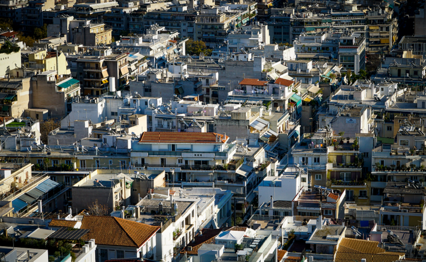 Γιατί δεν μπορεί να αγοράσει σπίτι ο Έλληνας: Οι τιμές ακινήτων αυξάνονται έως και κατά 13,9% τον χρόνο αλλά το εισόδημα βραδύτερα