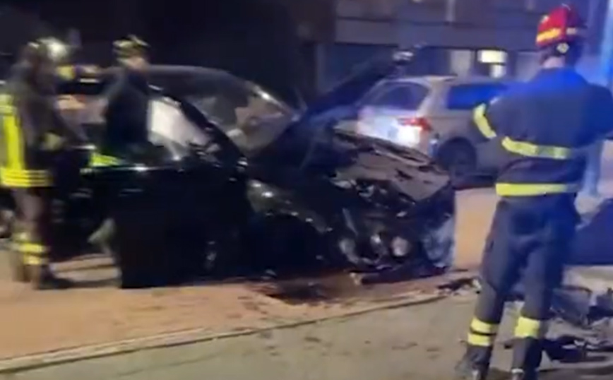 Σμπαράλια το αυτοκίνητο του Μάριο Μπαλοτέλι έπειτα από τροχαίο ατύχημα – Έφυγε κουτσαίνοντας, αρνήθηκε αλκοτέστ