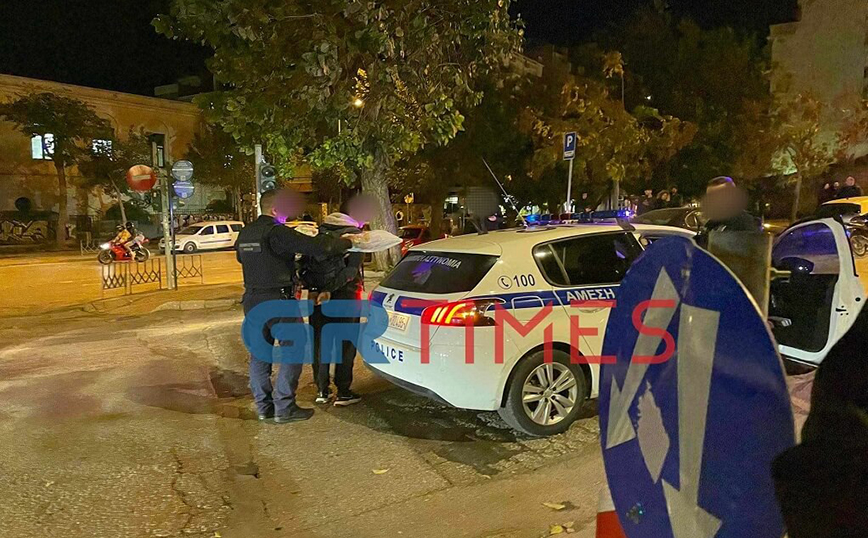 Επεισόδια μεταξύ κουκουλοφόρων και ΜΑΤ μετά το τέλος της πορείας για τον 17χρονο Επεισόδια μεταξύ κουκουλοφόρων και ΜΑΤ μετά το τέλος της πορείας για τον 17χρονο