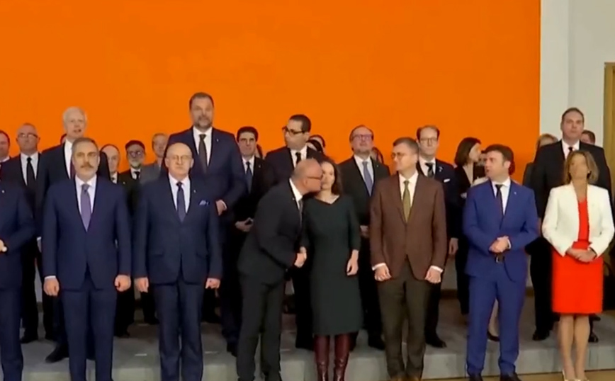 Παραλίγο διπλωματικό επεισόδιο μεταξύ Κροατίας – Γερμανίας εξαιτίας ενός… φιλιού