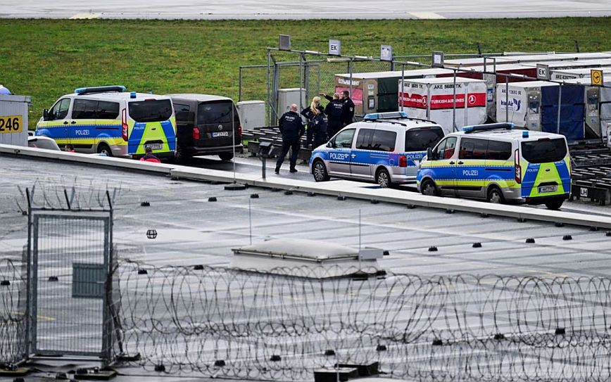 Κλειστό παραμένει το αεροδρόμιο του Αμβούργου &#8211; Σε εξέλιξη οι διαπραγματεύσεις με τον 35χρονο που απήγαγε την κόρη του