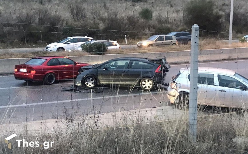 Καραμπόλα πέντε οχημάτων στον περιφερειακό της Θεσσαλονίκης – Κυκλοφοριακό χάος