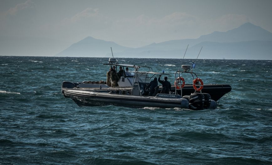 Άκαρπες οι έρευνες για τους αγνοούμενους του Raptor – 12 ναυτικοί αγνοούνται