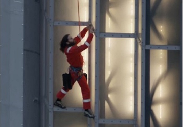 Ο Τζάρεντ Λέτο σκαρφάλωσε στο Empire State Building και του φάνηκε λίγο δύσκολο που την «είδε» Spider-man