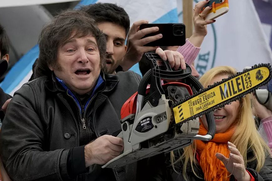 Χαβιέρ Μιλέι, ο νέος πρόεδρος της Αργεντινής που δηλώνει ειδικός στο ταντρικό σεξ &#8211; Τον αποκαλούν «ο τρελός» και «η περούκα»