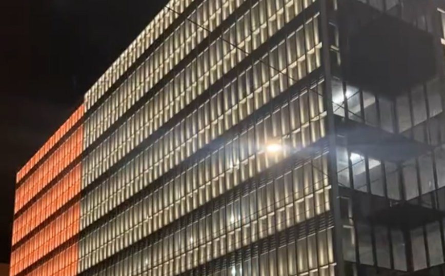 Φωταγωγήθηκε το εμβληματικό κτήριο του Μινιόν – Θα είναι έτοιμο μέσα στο 2024