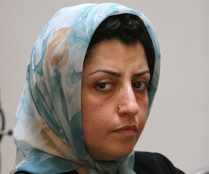 Ιράν: Νέα δίκη της νομπελίστριας της Ειρήνης Ναργκίς Μοχαμαντί, σύμφωνα με την οικογένειά της