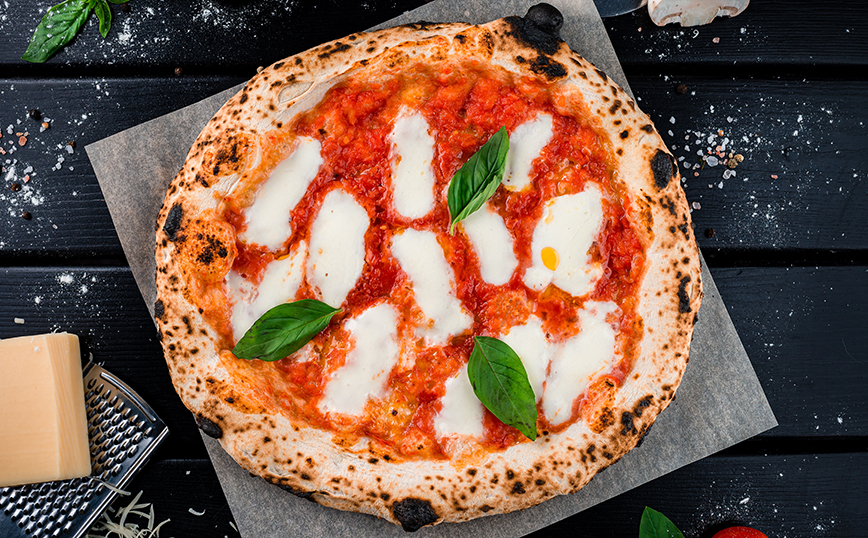 Έξαλλοι οι Ιταλοί με τον ισχυρισμό ειδικού για την πίτσα – Τον κατηγορούν για βλασφημία