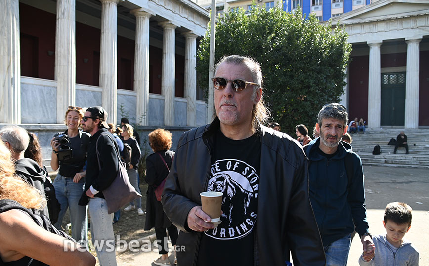Ο Φίλιππος Πλιάτσικας στο Πολυτεχνείο – Πλήθος κόσμου αποτίει φόρο τιμής