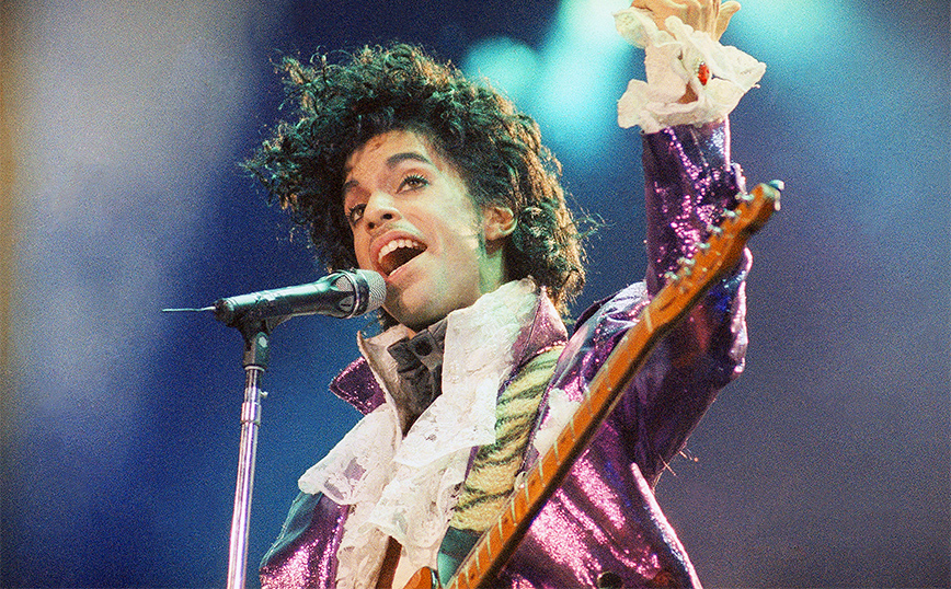 Σε δημοπρασία ρούχα και αντικείμενα του θρυλικού Prince &#8211; «Αποτυπώνεται η πορεία του στη μουσική και τη μόδα»