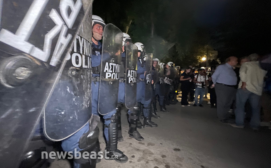 Ταυτόχρονες συγκεντρώσεις διαμαρτυρίας ακροδεξιών και αντιφασιστών στο Νέο Ηράκλειο – 14 προσαγωγές από την αστυνομία