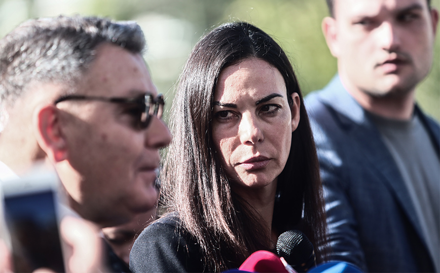 Ελεύθερη η Εύη Βατίδου μετά το τροχαίο στη Γλυφάδα – «Κατασκεύασε την εκδοχή ότι δήθεν εγώ τους χτύπησα για αποζημίωση»