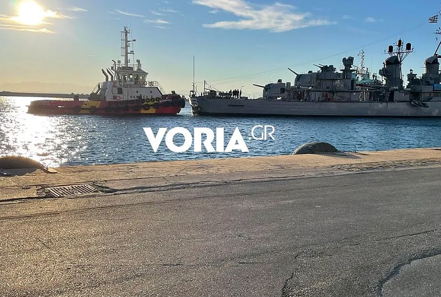 Θεσσαλονίκη: Στον προβλήτα του λιμανιού που δένουν τα κρουαζιερόπλοια μετακινήθηκε το αντιτορπιλικό «Βέλος»