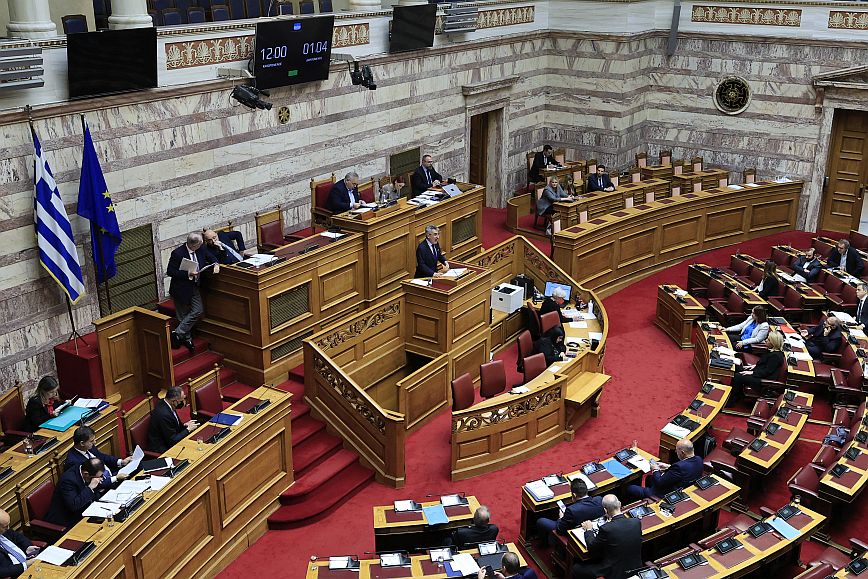 Με τις ομιλίες του πρωθυπουργού και των πολιτικών αρχηγών ολοκληρώνεται η συζήτηση στη Βουλή για τον προϋπολογισμό