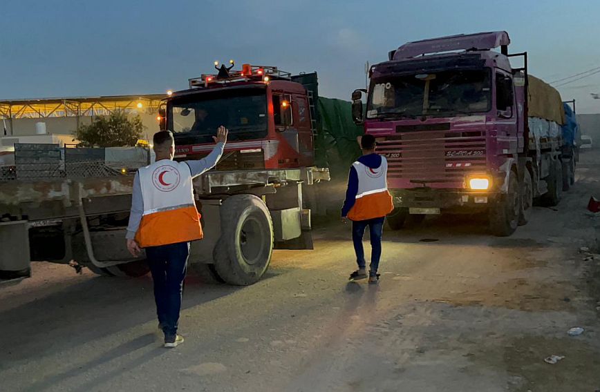 Πόλεμος Ισραήλ &#8211; Χαμάς: 100 φορτηγά ανθρωπιστικής βοήθειας εισήλθαν στη Γάζα την Κυριακή