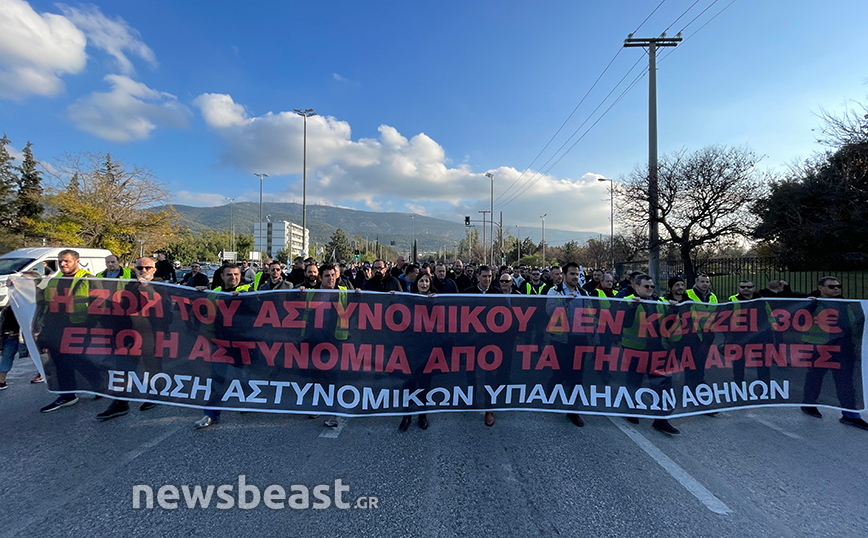 Συγκέντρωση διαμαρτυρίας αστυνομικών στις εγκαταστάσεις των ΜΑΤ στο Γουδί για τον τραυματία συνάδελφό τους