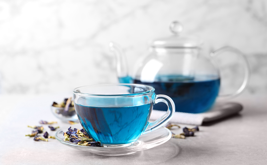 Τι είναι το μπλε τσάι που μαγεύει τον κόσμο;