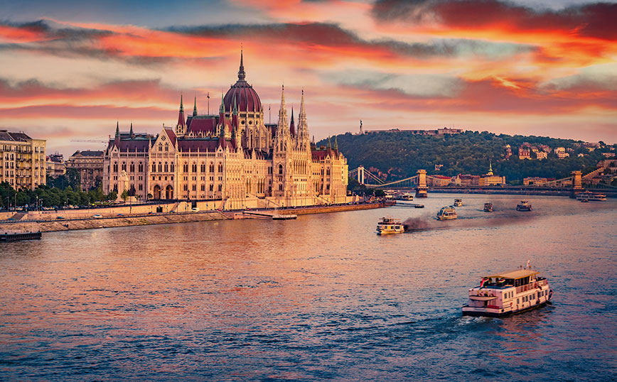 Ο ποταμός Δούναβης υπερχείλισε στη Βουδαπέστη &#8211; Η στάθμη των υδάτων ανέβηκε  στο υψηλότερο επίπεδο από το 2013