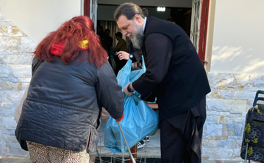 «Δέματα Αγάπης» από τον Μητροπολίτη Νέας Ιωνίας σε δοκιμαζόμενους πολίτες ενόψει των Χριστουγέννων