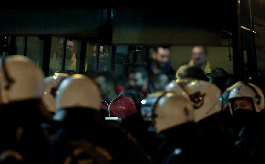«Βραβευμένος αστυνομικός που συνέλαβε τον Μαζιώτη έκλεψε από γριούλα 40.000 ευρώ» – Αποκαλύψεις από τον Μπαλάσκα