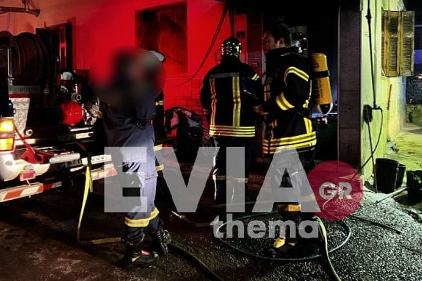 Εύβοια: Φωτιά σε σπίτι στα Ψαχνά &#8211; Στο νοσοκομείο ένας άνδρας με εγκαύματα