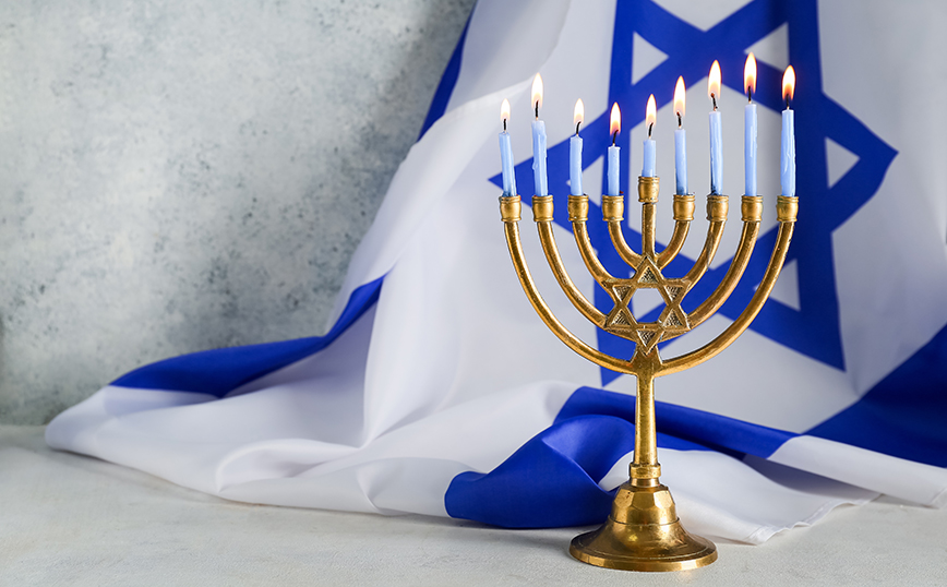 Εβραία γιαγιά θα «γιορτάσει» τη Χανουκά έξω από τα σπίτια μελών της κυβέρνησης ως ένδειξη διαμαρτυρίας για τους ομήρους