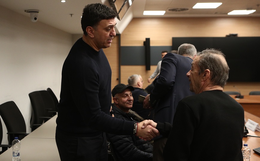 Σύσκεψη στην Πολιτική Προστασία με τον Βασίλη Κικίλια και ιδιοκτήτες μηχανημάτων – Τι θα γίνει σε περίπτωση βαριάς χιονόπτωσης