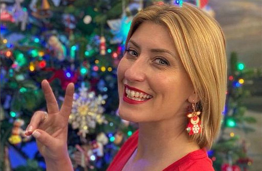 Η Σια Κοσιώνη στόλισε το χριστουγεννιάτικο δέντρο – «Τα καταφέραμε και φέτος»