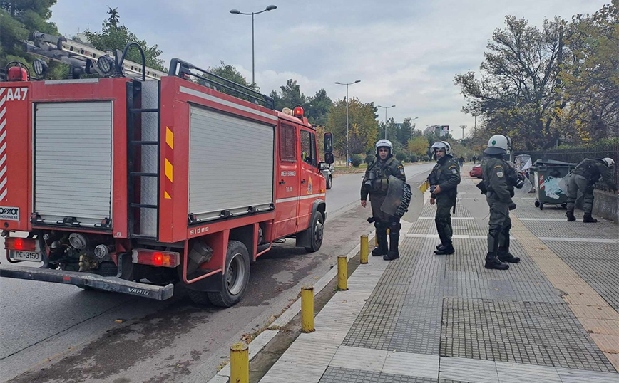 Επίθεση ομάδας 20 κουκουλοφόρων με μολότοφ σε διμοιρία των ΜΑΤ στη Θεσσαλονίκη