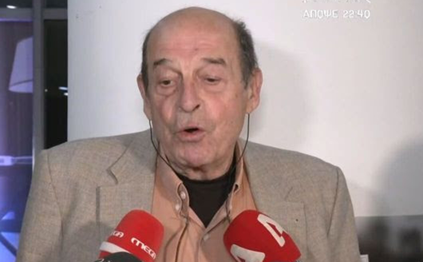 Ο Μανούσος Μανουσάκης βάζει όλα τα κεράκια στην τούρτα γενεθλίων του – «Οι καλεσμένοι τρώνε παραφίνη»