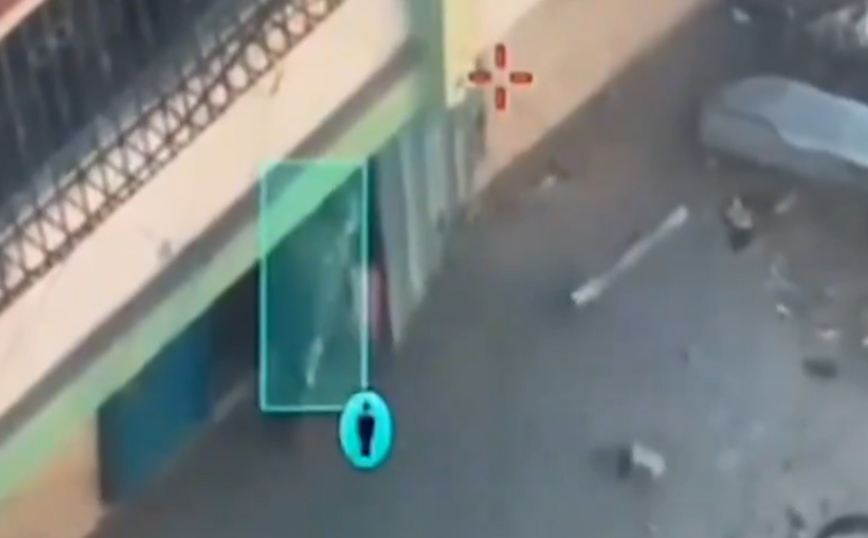 Η φονική τεχνολογία του Ισραήλ εν δράσει &#8211; Drone εντοπίζει ένοπλο στη Λωρίδα της Γάζας, τον ακολουθεί και εξοντώνεται