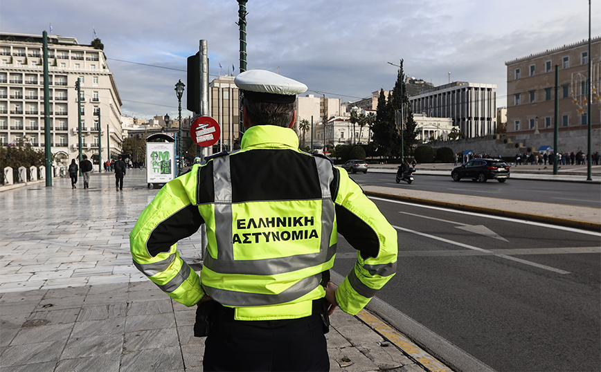 Δέκα προσαγωγές Κούρδων με πανό στη Λέσχη Αξιωματικών Ενόπλων Δυνάμεων