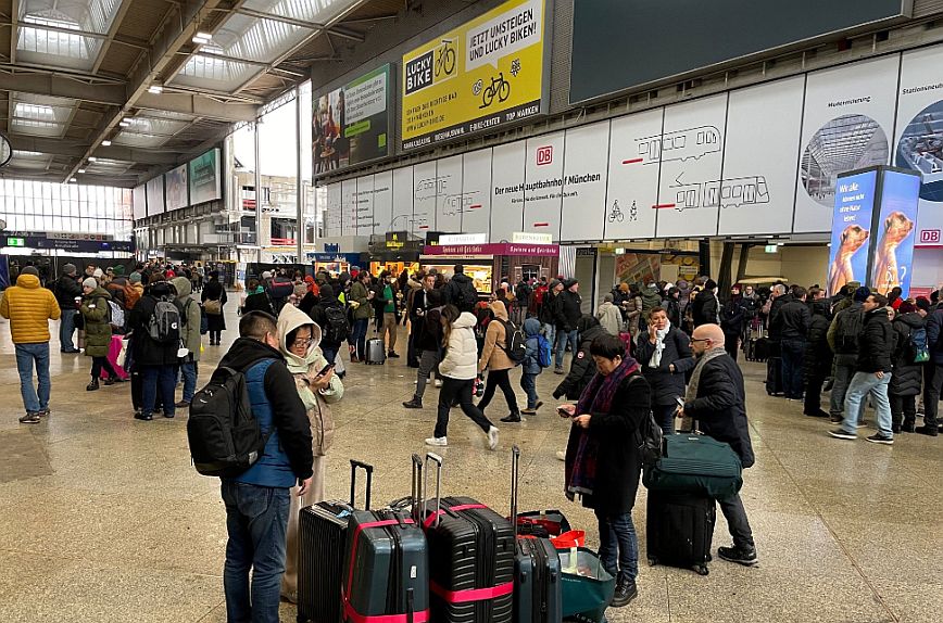 Κραυγή αγωνίας από εγκλωβισμένους Έλληνες στο αεροδρόμιο του Μονάχου – Είμαστε οικονομικά χάλια, κοιμόμαστε σε καρέκλες