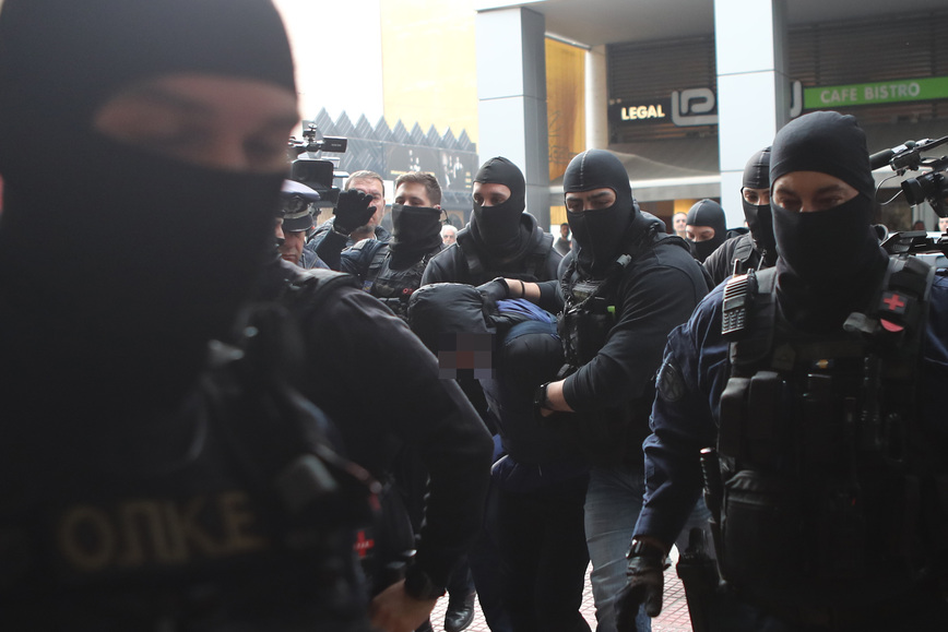 Συνεχίζει τη μάχη στη ΜΕΘ ο 31χρονος αστυνομικός – Στο «μικροσκόπιο» ο αδερφός του 18χρονου – Ταυτοποιήθηκε το DNA του