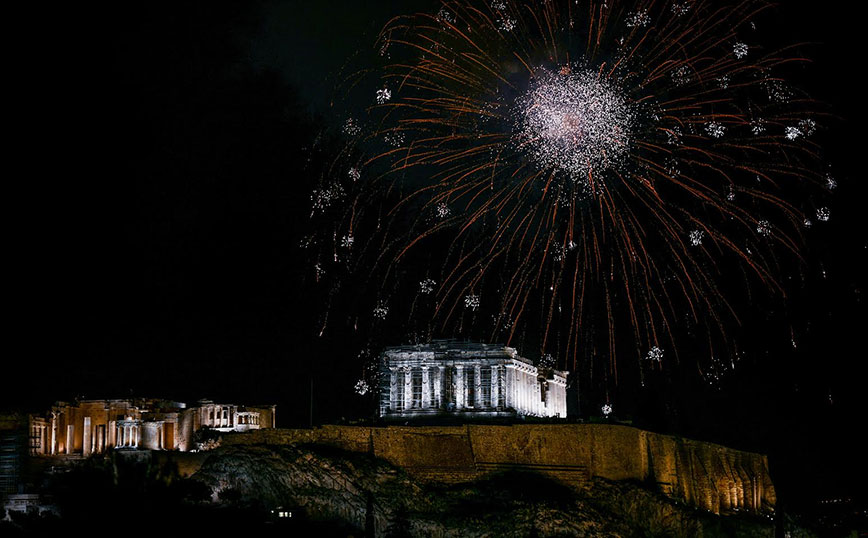 Πρωτοχρονιά εκτός σπιτιού: Πού να αλλάξετε τον χρόνο στην Αθήνα