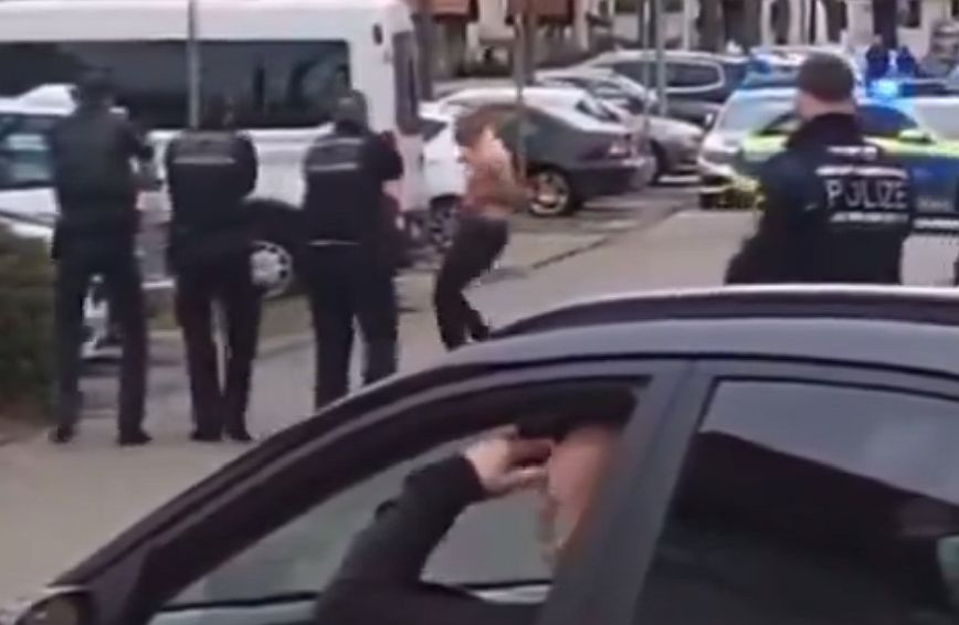 Αστυνομικοί στη Γερμανία πυροβολούν και σκοτώνουν 49χρονο Τούρκο στη μέση του δρόμου – Προσοχή Σκληρές Εικόνες