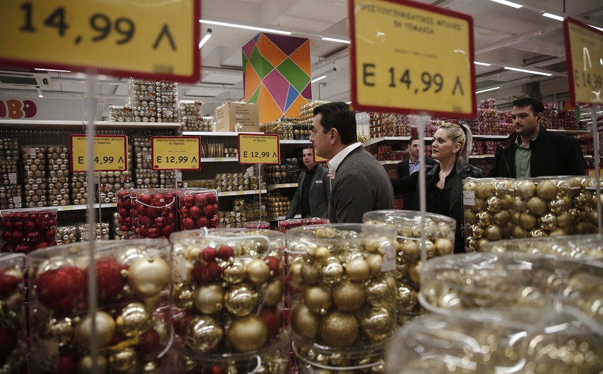 Επαφές Σκρέκα με την αγορά για τις τιμές κρεάτων και γλυκισμάτων – Πώς διαμορφώνεται το «καλάθι των Χριστουγέννων»