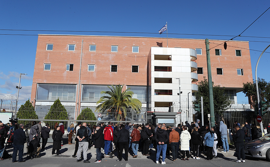 «Θα σας γαμ…, θα πάρουμε εκδίκηση για το αίμα που χύσατε»: Μαρτυρίες προσαχθέντων για τη συμπεριφορά των αστυνομικών στου Ρέντη