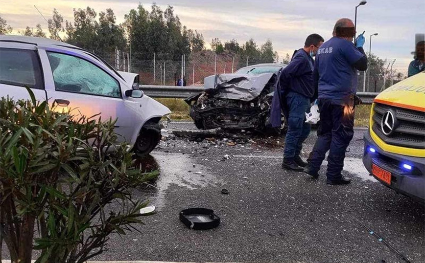 Τροχαίο δυστύχημα στη λεωφόρο Σπάτων – Αρτέμιδος με δύο νεκρούς – Σοκαριστική φωτογραφία μετά τη μετωπική σύγκρουση