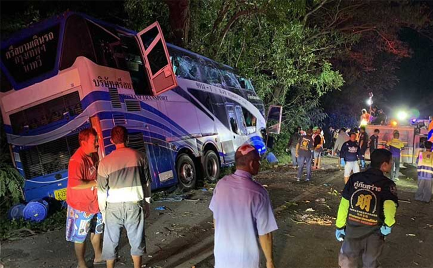 Πολύνεκρο τροχαίο στην Ταϊλάνδη με διώροφο λεωφορείο που κόπηκε στα δύο &#8211; Τουλάχιστον 14 νεκροί, 32 τραυματίες