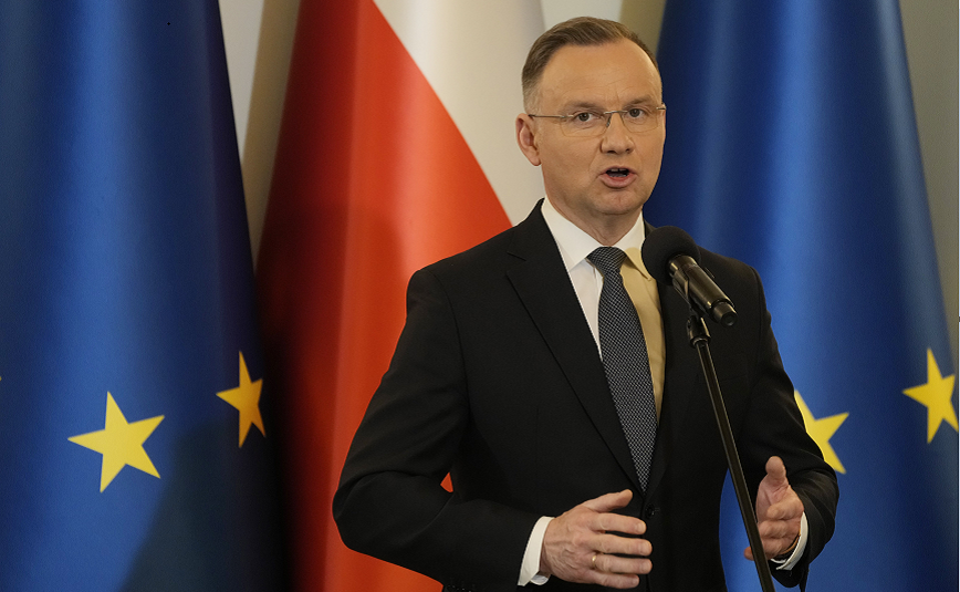 Ο Πολωνός πρόεδρος απονέμει χάρη σε φυλακισμένα υπουργικά στελέχη της προηγούμενης κυβέρνησης