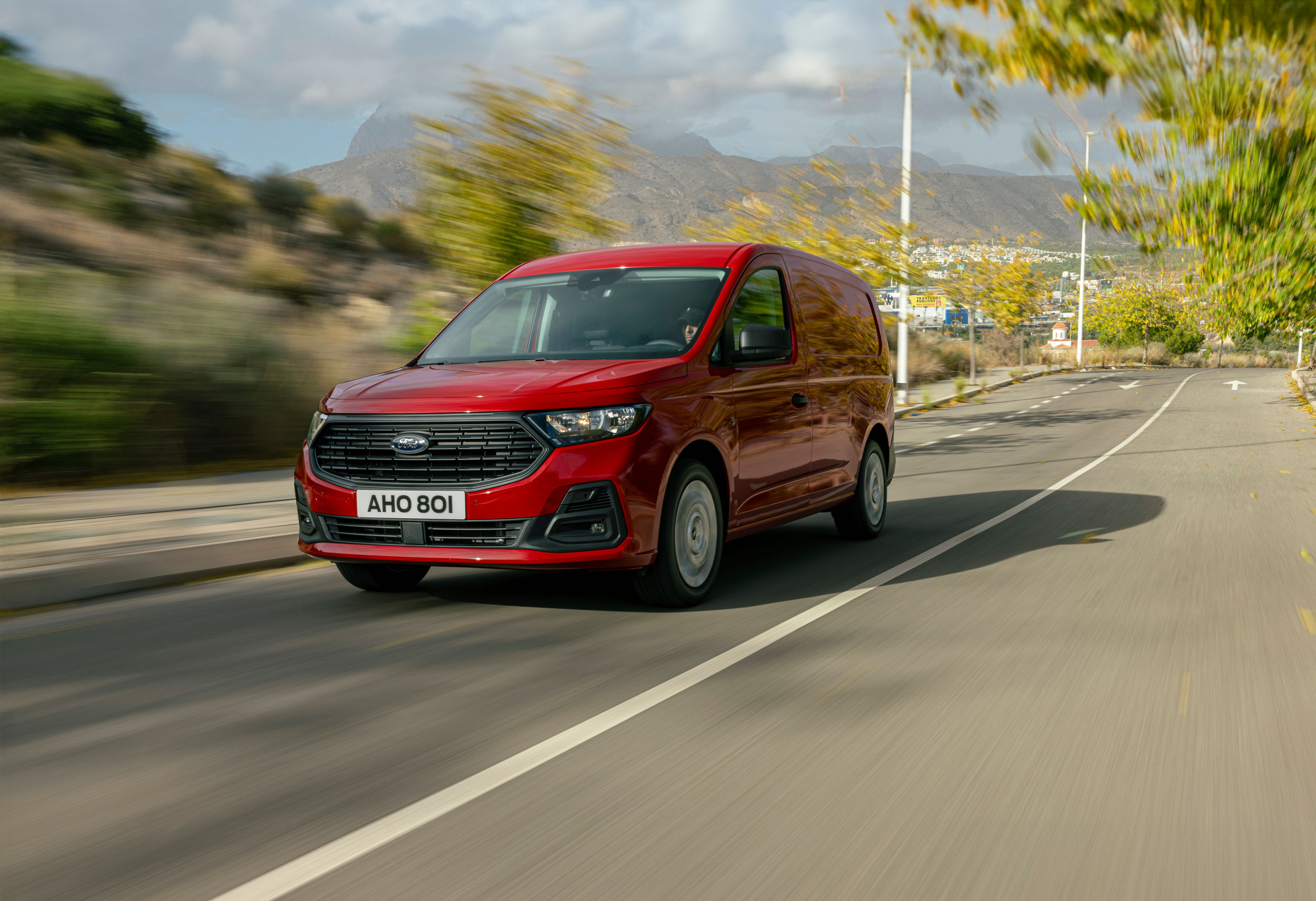 Νέο Ford Transit Connect: Διαθέσιμο και με plug-in υβριδικό σύστημα κίνησης