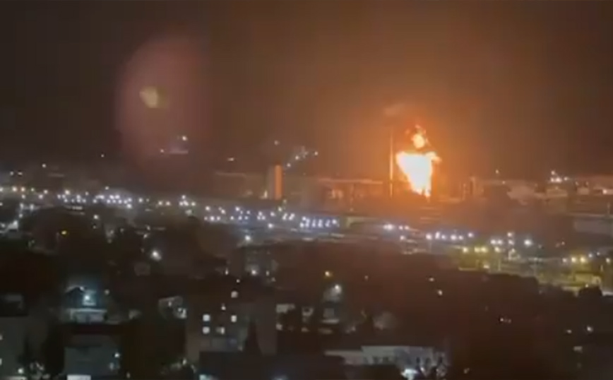 Διυλιστήριο στη νότια Ρωσία τυλίχτηκε στις φλόγες &#8211; Υποψίες για επίθεση της Ουκρανίας με drones