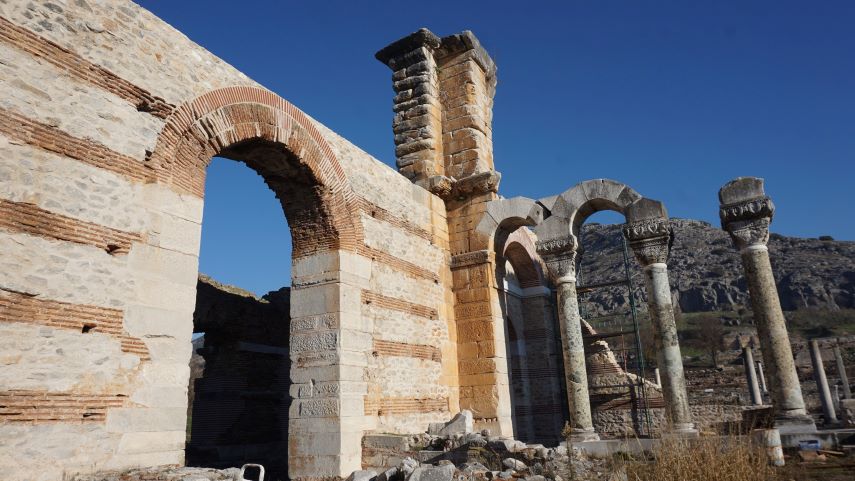 Η Βασιλική Β&#8217;, ένας αλειτούργητος ναός που αναστηλώθηκε στους Φιλίππους &#8211; Τεχνικά λάθη οδήγησαν στην κατάρρευση