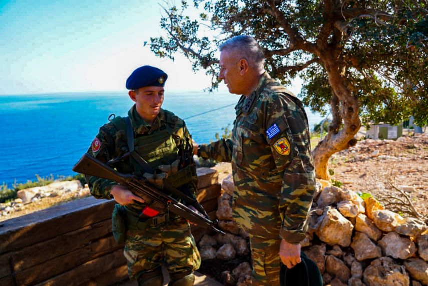 Σε Λέσβο, Σκύρο, Δωδεκάνησα και Χίο ο  αρχηγός ΓΕΕΘΑ, στρατηγός Κωνσταντίνος Φλώρος