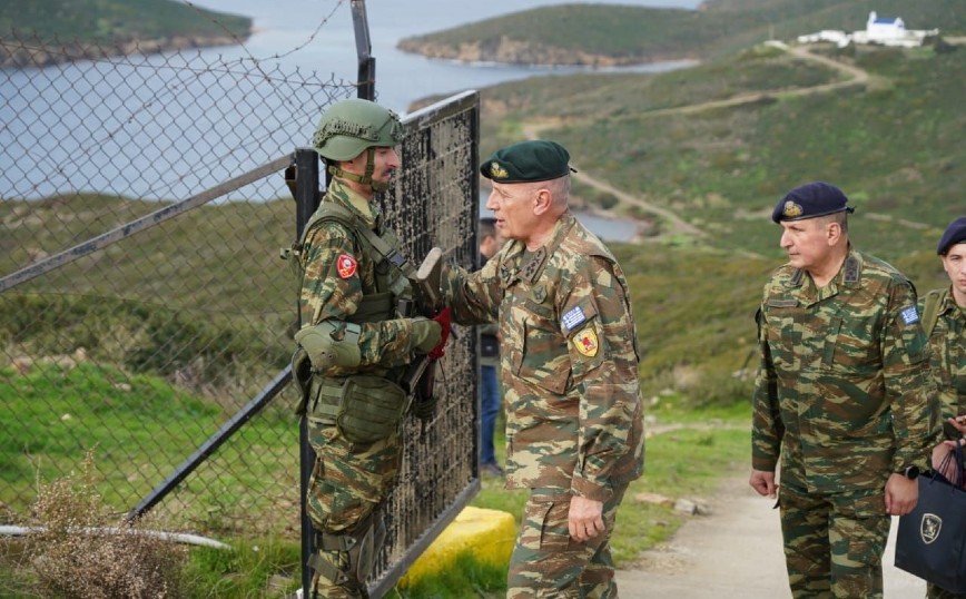 Κωνσταντίνος Φλώρος: Περιοδεία του αρχηγού ΓΕΕΘΑ εκεί που «χτυπάει η καρδιά της Ελλάδος»