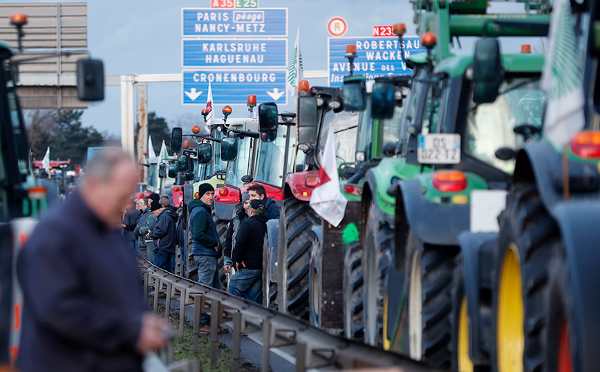 Κρίσιμη ημέρα για τις κινητοποιήσεις αγροτών στη Γαλλία &#8211; Η κυβέρνηση θα ανακοινώσει τα πρώτα μέτρα