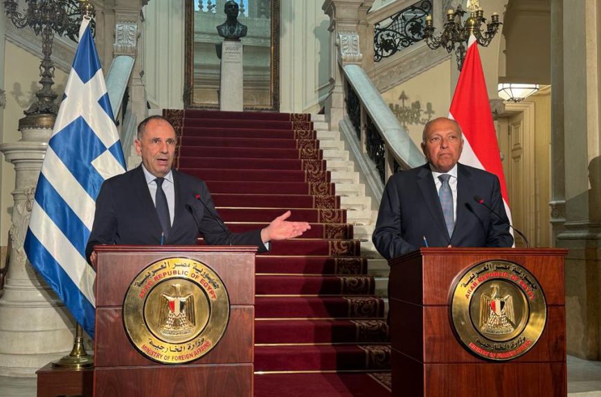 Γεραπετρίτης: Υπέρ της αναβάθμισης των σχέσεων της Αιγύπτου με την ΕΕ