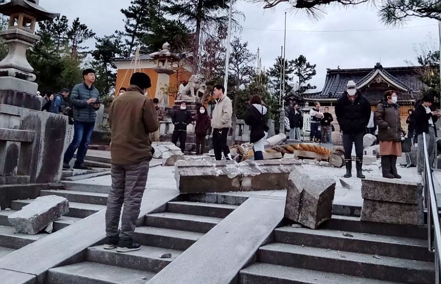 Τουλάχιστον έξι νεκροί και ανυπολόγιστες ζημιές από τον ισχυρότατο σεισμό 7,6 Ρίχτερ στην Ιαπωνία &#8211; «Έτρεμε όλο το σπίτι»