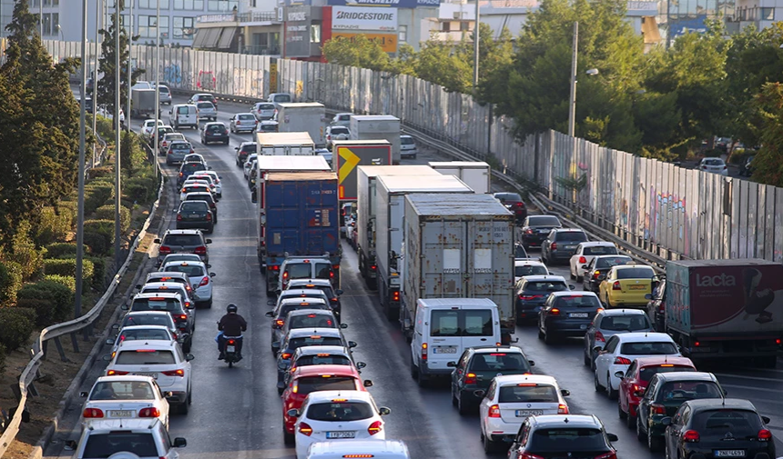 Καραμπόλα πέντε οχημάτων στον Κηφισό – «Στο κόκκινο» η κίνηση